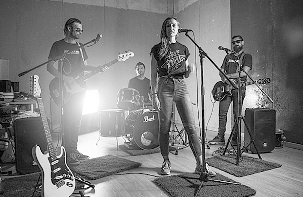 Bella Marhé estrenó en agosto su primer single llamado